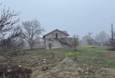 Casa Radulesti, an 1996 ,la rosu, 2.000 mp teren , 310 mp casa - 9
