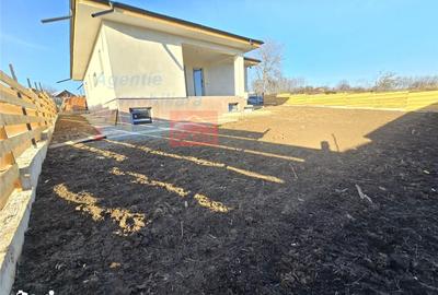 Casă cu 4 camere cu Teren 500 Mp în Dumești - 16