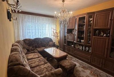 Apartament cu 3 camere decomandat, mobilat în Vasile Aaron
