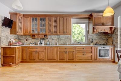 POVESTEA UNEI CASE PENTRU GENERATII  | VILA CU FARMEC, LUMINA SI TEREN 1618 MP POVESTEA UNEI CASE PENTRU GENERATII  | VILA CU FARMEC, LUMINA SI TEREN 1618 MP - 10