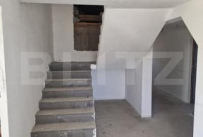 Casă cu 4 camere cu Teren 5600 Mp în Central - 11