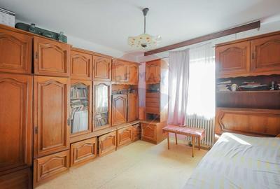 De vanzare apartament cu 2 camere in zona Rogerius, str Milcovului - 11