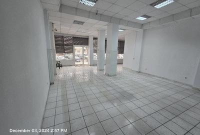 Spațiu comercial, de 120 mp, în Central - 4