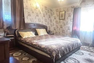 Casă individuală cu 7 camere cu Teren 660 Mp în Lazu