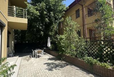 Apartament cu 3 camere semidecomandat, mobilat în Iancu Nicolae