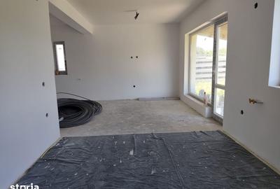 Casă cu 4 camere cu Teren 399 Mp în Crevedia - 15