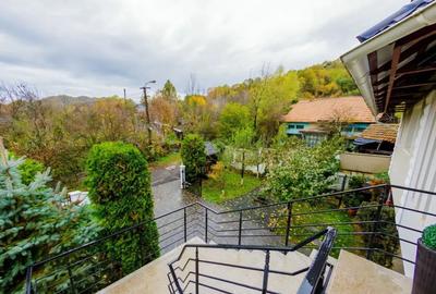 Casă cu 4 camere în Central - 2