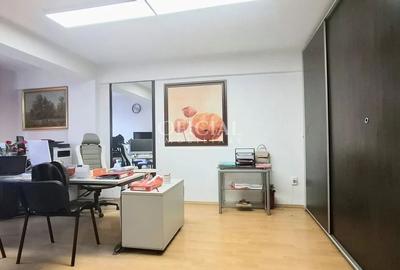 Apartament cu 2 camere decomandat, mobilat în Central