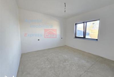 Casă cu 4 camere cu Teren 500 Mp în Dumești - 2