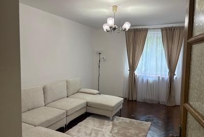 Apartament cu 3 camere semidecomandat, mobilat în Titan