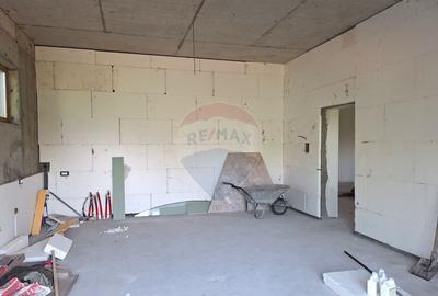 Casa / Vila la gri aproape gata sa devina acasa ! - 5