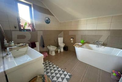 Casa familiala bine compartimentata cu garaj dublu - 9