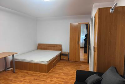 Garsonieră decomandată în Costin Georgian