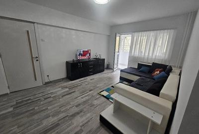 Apartament cu 3 camere semidecomandat în Iancului