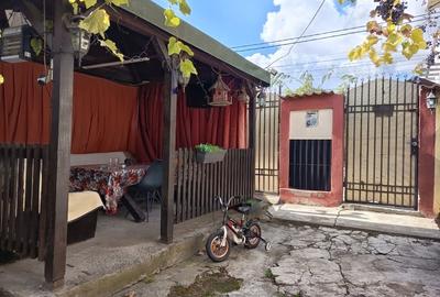Casă individuală cu 3 camere cu Canalizare în Palas