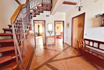 Inchiriere Vila Stil Pensiune, curte mare, filigorie si 6 camere cu baie proprie - 12