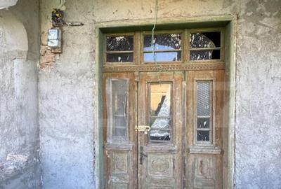 Casă cu 3 camere cu Teren 2101 Mp în Central