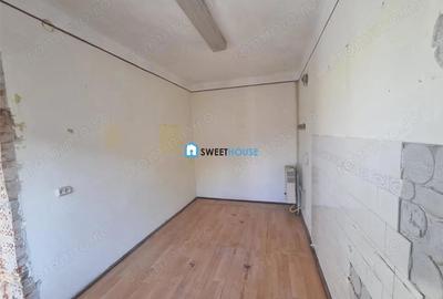 Casa de vanzare cu 4 camere si anexe in Fagaras. - 16