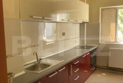 Apartament de 3 camere, 2 bai si balcon inchis, etaj interme - 9