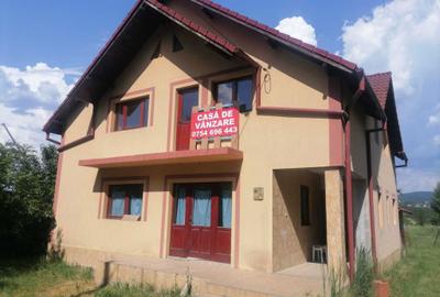 Casă cu 3 camere în Central - 1
