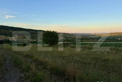 Teren de 700 mp, în Iris
