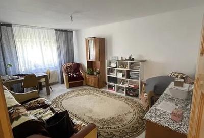 Apartament cu 2 camere decomandat, mobilat în Nicolina