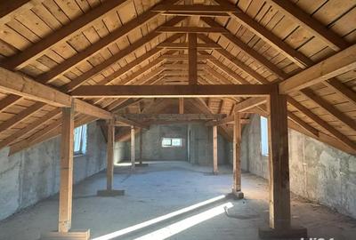 Casă cu 6 camere cu Teren 500 Mp în Titan