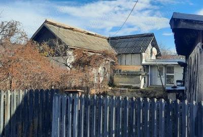 Casă cu Teren 1274 Mp în Central - 2