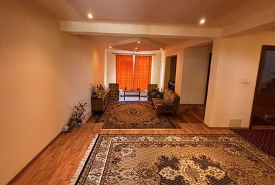 Casă cu 6 camere cu Teren 1000 Mp în Ghiroda - 1