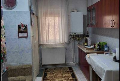 Apartament cu 4 camere decomandat în Km 5