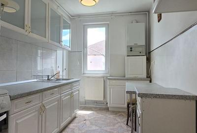 Apartament cu 3 camere decomandat în Central