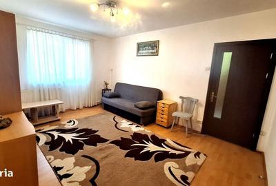 Apartament cu 3 camere semidecomandat în Central - 1
