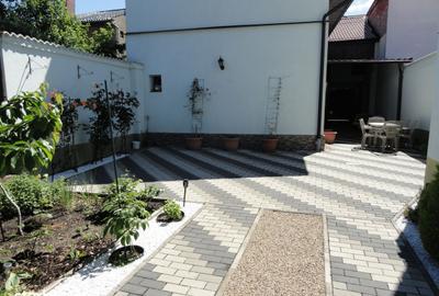 Casă cu 4 camere în Central