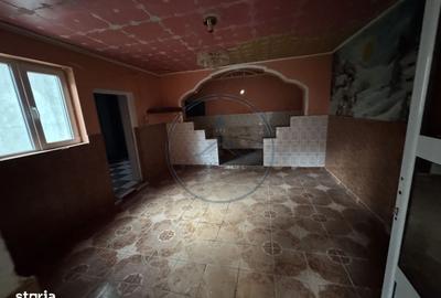 Casă cu 4 camere în Poderei