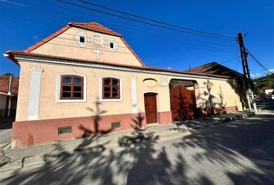 FILM! Casa saseasca, renovata exterior, in centrul localitatii Holbav, Brasov. - 34