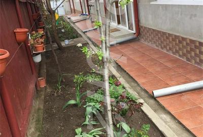 Casă cu 5 camere cu Teren 300 Mp în Central - 1