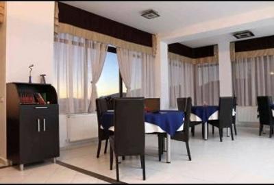 Spațiu comercial, de 1,115 mp, în Central - 8