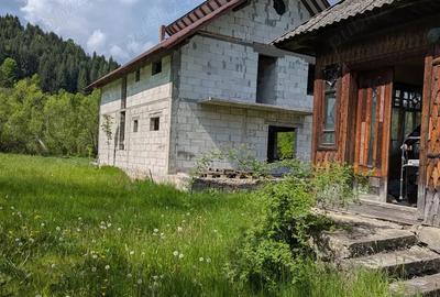 Vand casa ?i teren in comuna Moisei langa drumul principal DN 18 - 1