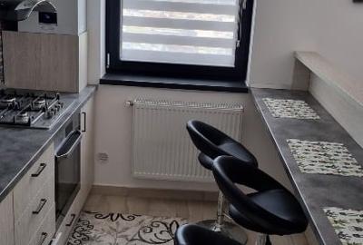 Apartament cu 2 camere semidecomandat, mobilat în Tractorul - 10