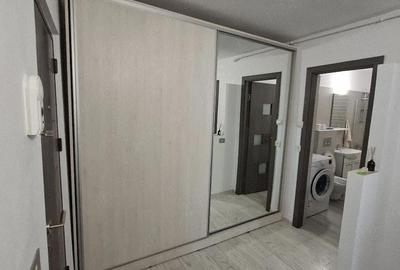 Apartament cu 3 camere decomandat în Brăilei - 2