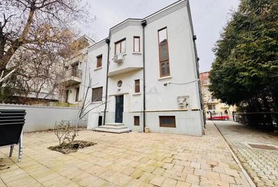 Casă cu 12 camere cu Teren 300 Mp în Cotroceni