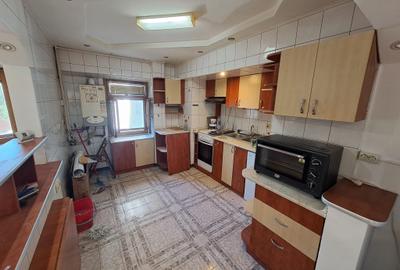 Apartament cu 3 camere decomandat, mobilat în Păcurari