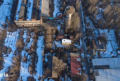 Casă cu 8 camere cu Canalizare în Central - 1