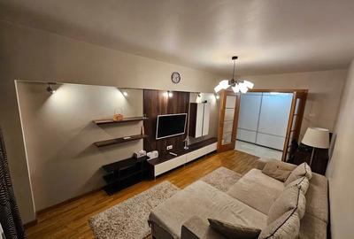 Apartament cu 3 camere decomandat, mobilat în Văcăresti