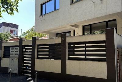 Apartament cu 5 camere decomandat în Crângași - 40