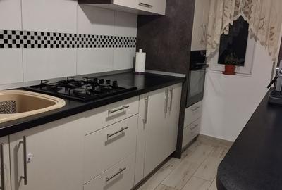 Apartament cu 3 camere semidecomandat în Florești - 3