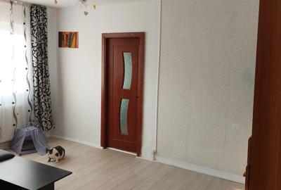 Apartament cu 3 camere semidecomandat în Micro 4 - 1