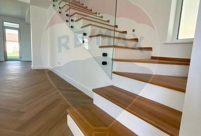 Casa / Vila cu 4 camere de vanzare - 3