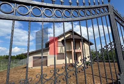 Casa la rosu in Peris - 14