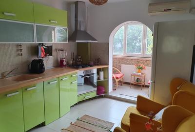 Apartament cu 2 camere decomandat în Titan